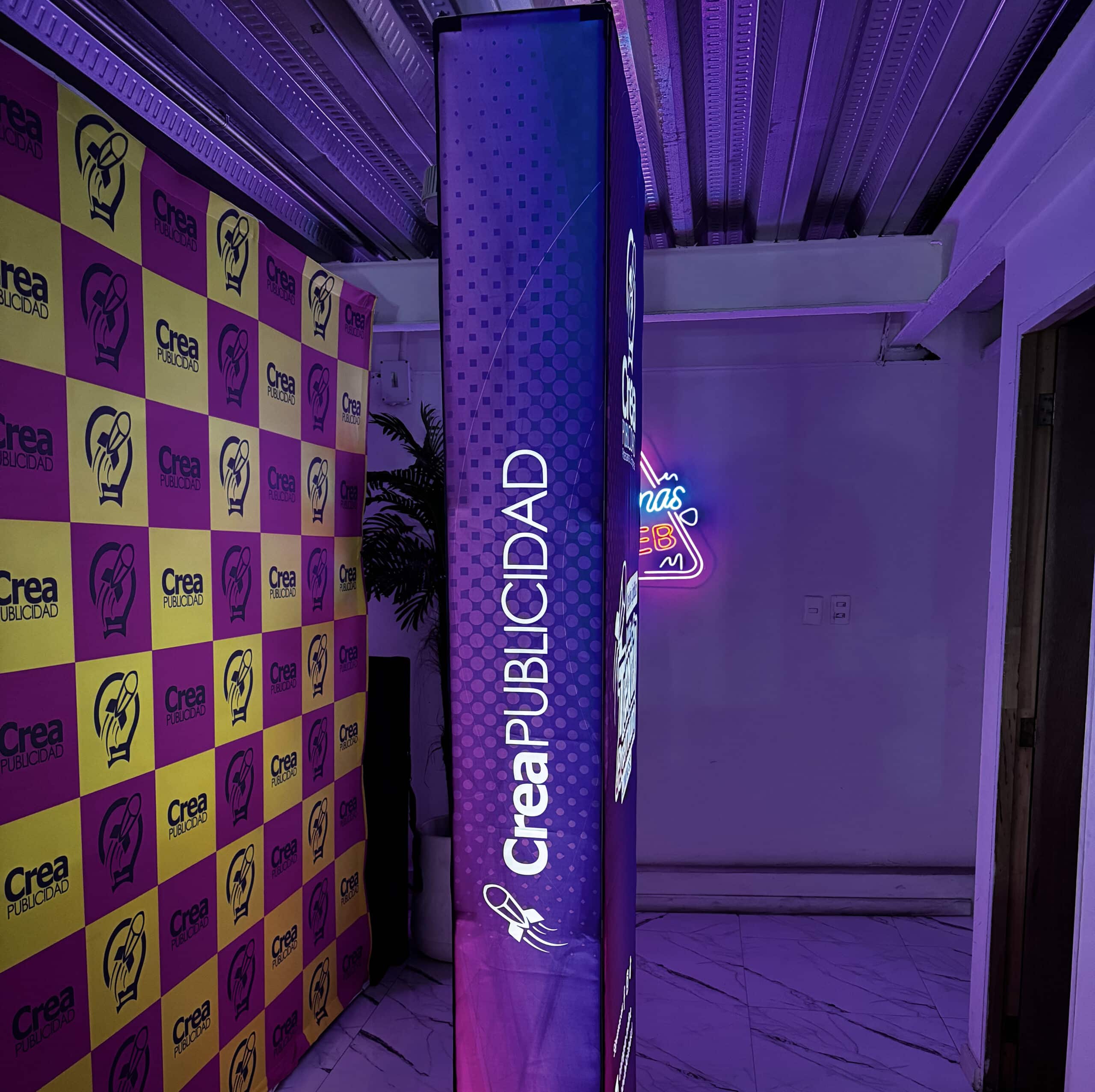 Stand Totem Mural Luminoso